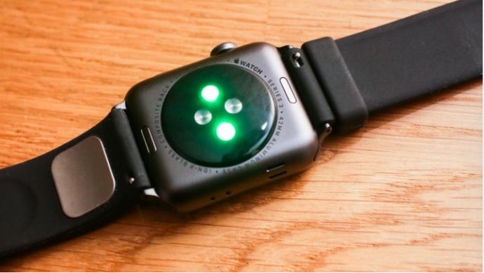 Apple Watch的第一个心电图医疗配件，终获FDA批准-微刊